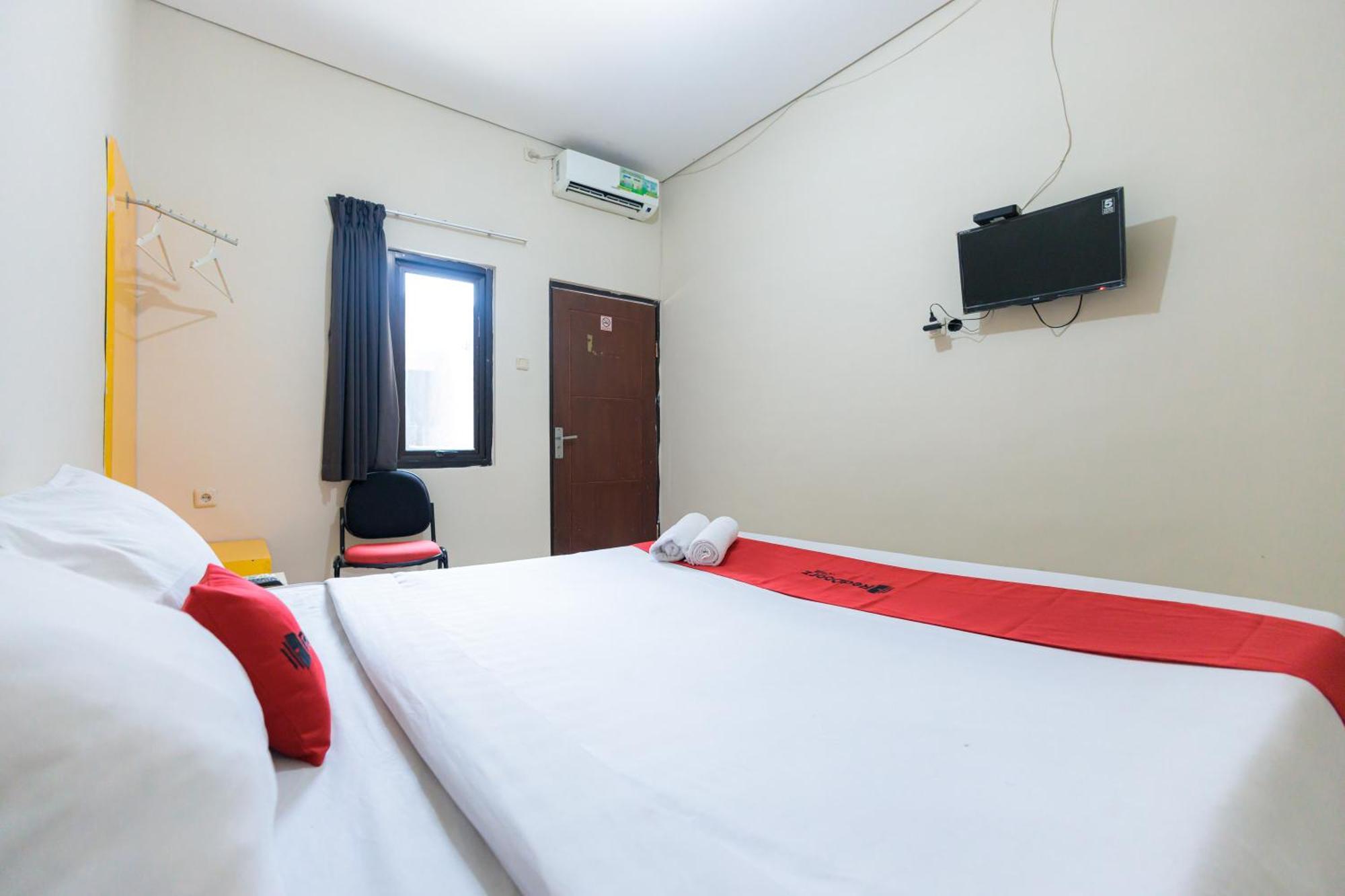 Reddoorz At Osuko Residence Sukomanunggal Jaya Сурабая Экстерьер фото