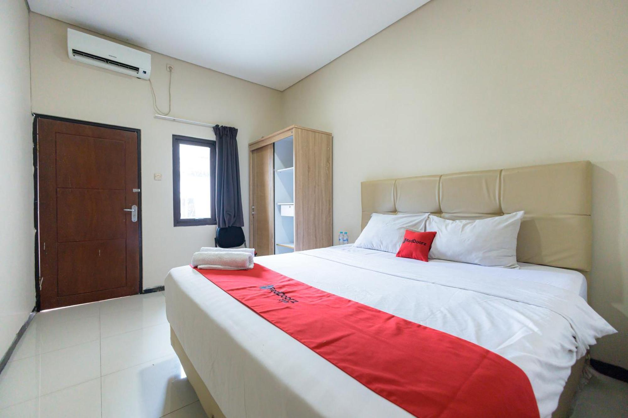 Reddoorz At Osuko Residence Sukomanunggal Jaya Сурабая Экстерьер фото