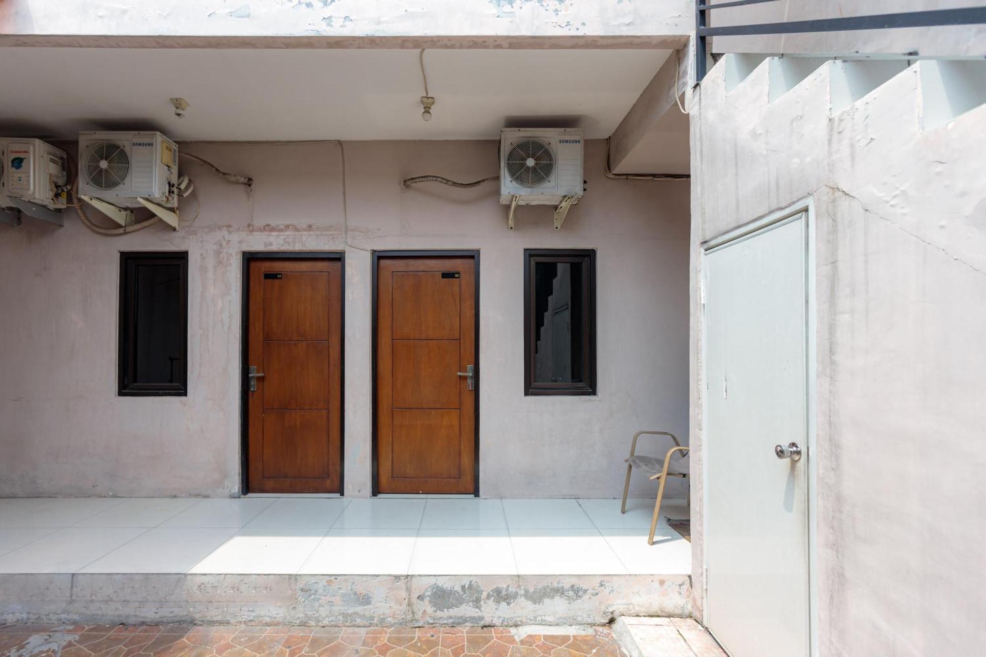 Reddoorz At Osuko Residence Sukomanunggal Jaya Сурабая Экстерьер фото