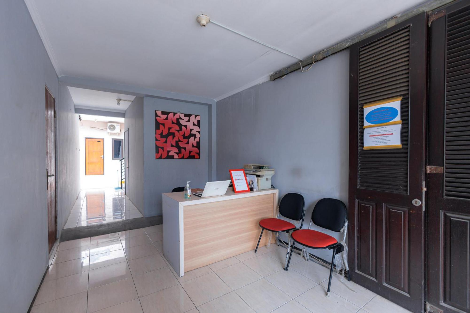 Reddoorz At Osuko Residence Sukomanunggal Jaya Сурабая Экстерьер фото