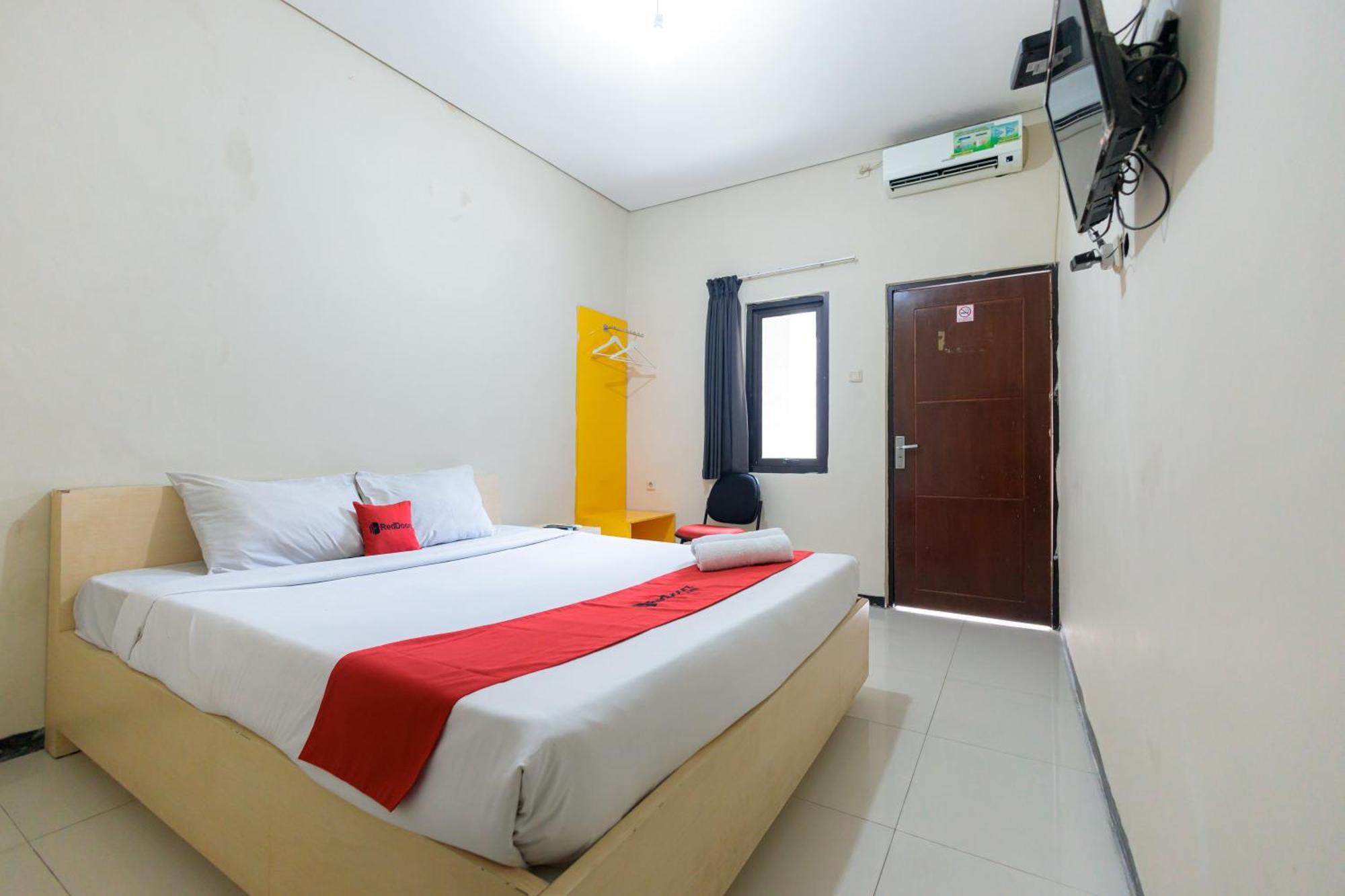 Reddoorz At Osuko Residence Sukomanunggal Jaya Сурабая Экстерьер фото