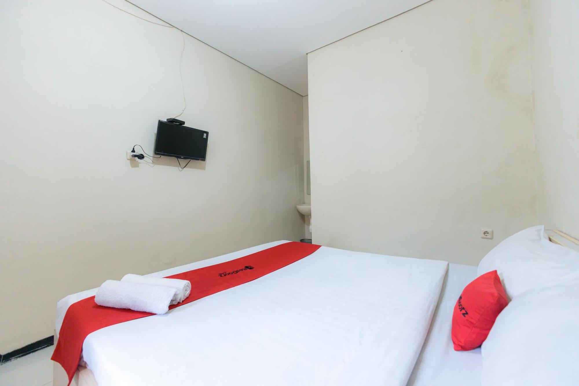 Reddoorz At Osuko Residence Sukomanunggal Jaya Сурабая Экстерьер фото
