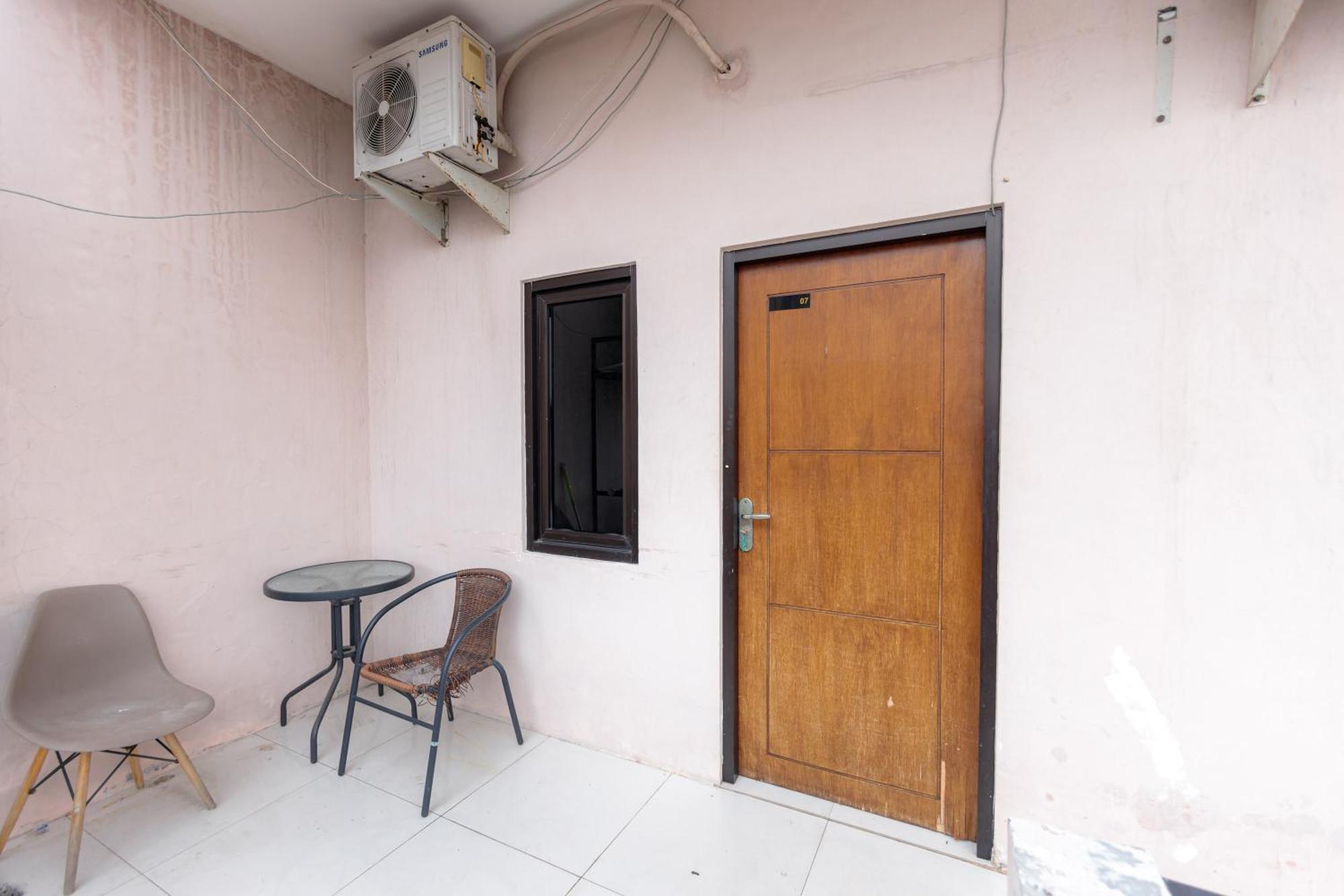 Reddoorz At Osuko Residence Sukomanunggal Jaya Сурабая Экстерьер фото